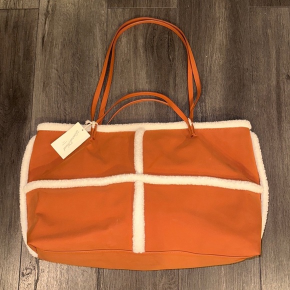 NWT Tote - Picture 2 of 3